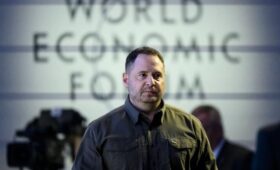 NBC: обыски у Ермака могут ослабить позиции Зеленского в переговорах по Украине