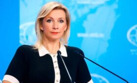 Захарова посоветовала Финляндии построить туалеты вместе с забором у границы с Россией