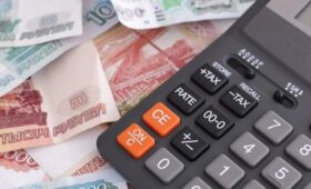 Россиянам напомнили о размере пени за просрочку налогов в 2025 году