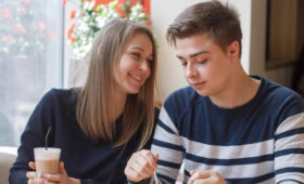 Vogue: девушки перестали публиковать фото с бойфрендами в соцсетях