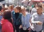 Неизвестный мужчина попытался поцеловать президента Мексики