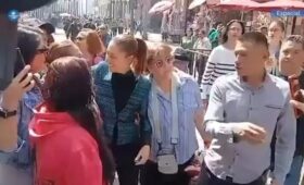 Неизвестный мужчина попытался поцеловать президента Мексики