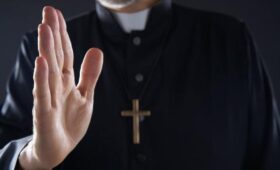 В Швеции не будут брать на работу священников, отказывающихся венчать однополые пары