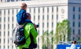 В России предложили распространить пенсионные льготы на многодетных отцов