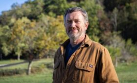 Республиканец Масси заявил, что в файлах Эпштейна фигурируют минимум 20 человек