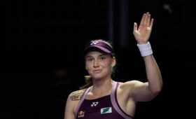 Теннисистка Рыбакина впервые в карьере вышла в финал Итогового турнира WTA