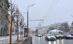 ГАИ призвала водителей к внимательности из-за мокрого снега в Москве