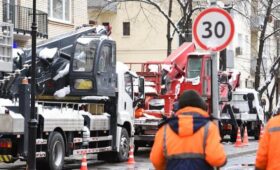 Городские службы мониторят состояние дорог на фоне снегопада в Москве