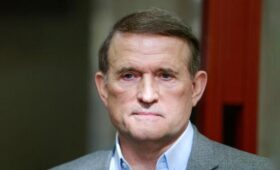 Медведчук: украинцам сложно свергнуть Зеленского, так как власти «зачистили» Украину