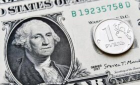 Внебиржевой курс доллара опустился ниже 78 рублей