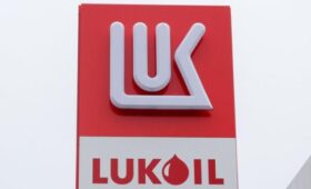 Румыния не станет просить отодвинуть срок введения санкций против «Лукойла»