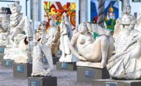 Представитель Парка Горького рассказал о планах по реставрации скульптур в «Музеоне»