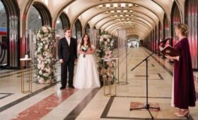 Сто церемоний бракосочетания прошли на станции метро «Маяковская»