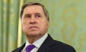 Ушаков заявил об отсутствии паузы в отношениях России и США