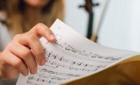 Yle: украинская школьница на уроке в Финляндии отказалась петь «Калинку»