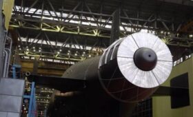 Атомный подводный крейсер «Хабаровск» спустили на воду в Северодвинске