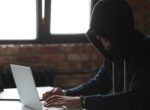 Мошенники выманили у столичной пенсионерки 28 млн рублей
