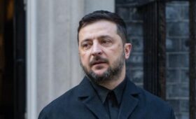 Лавров: США не могут убедить Зеленского не мешать мирному урегулированию