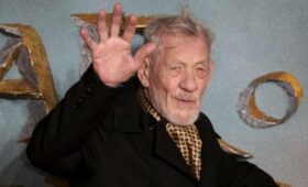 Актер Маккеллен подтвердил возвращение к роли Гендальфа в спин-оффе «Властелина колец»