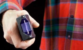 В России предложили запретить продавать мигрантам пневматику и электрошокеры