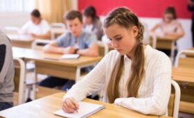 Госдума приняла закон о бесплатном обучении для школьников, не сдавших ГИА