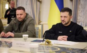 Зеленский объявил об отставке главы офиса президента Украины Ермака