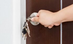 Стоимость самой маленькой комнаты в России составила 3,5 млн рублей