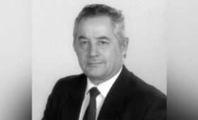 Бывшего главного редактора «Известий» похоронят на Троекуровском кладбище