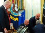 Пресс-конференция Трампа прервалась из-за упавшего в обморок человека