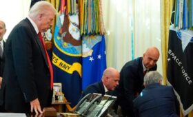 Пресс-конференция Трампа прервалась из-за упавшего в обморок человека