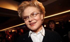 Малышева призналась, что всю жизнь не ест сырое мясо из-за запрета матери