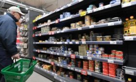 «Известия»: депутаты предложили запретить магазинам наценки на товары выше 15%