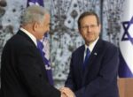 Нетаньяху подал президенту Израиля прошение о помиловании