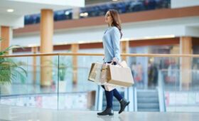 Психиатр Генварская назвала идею рехабов для шопоголиков в целом правильной