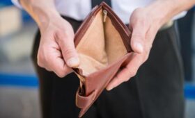 Психолог Самбурский: молодые люди более подвержены инфляции образа жизни