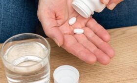 Врач Лапа: злоупотребление обезболивающими может привести к токсическому гепатиту