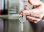 Сенатор предложил обязать пожилых продавцов квартир подтверждать дееспособность