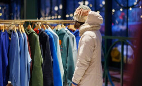 Эксперт Колбасина: осенняя скидка на одежду и обувь может составить 60%