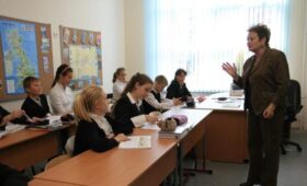 Депутат Миронов предложил ввести ответственность за оскорбление педагогов