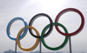 МОК рекомендовал допустить российских юношей к турнирам с флагом и гимном