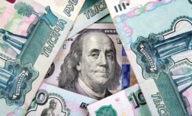 Внебиржевой курс доллара упал до 76 руб впервые с мая 2023 года