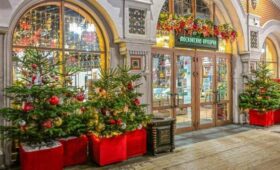 Столичные ярмарки украсили к Новому году