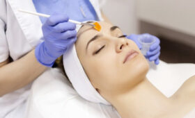 Косметолог Егорова: RF-лифтинг поможет привести кожу в порядок перед Новым годом