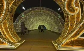 Световые тоннели установили в Москве в преддверии Нового года
