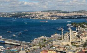 Мраморное море в Турции отступило от берега на 20 метров