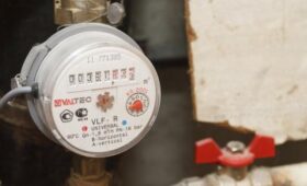 Эксперт Бондарь: перед отъездом на новогодние каникулы нужно сделать фото счетчиков