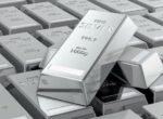 Цена на серебро поднялась выше 64 долларов впервые в истории
