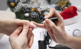 Какие дни станут самыми удачными для маникюра в декабре 2025 года