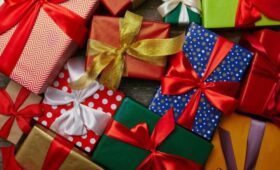 Адвокат Пивоваров: госслужащие могут принимать новогодние подарки не дороже 3 тыс рублей