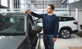 Депутат Иванов: благословение автомобилей не имеет отношения к православию